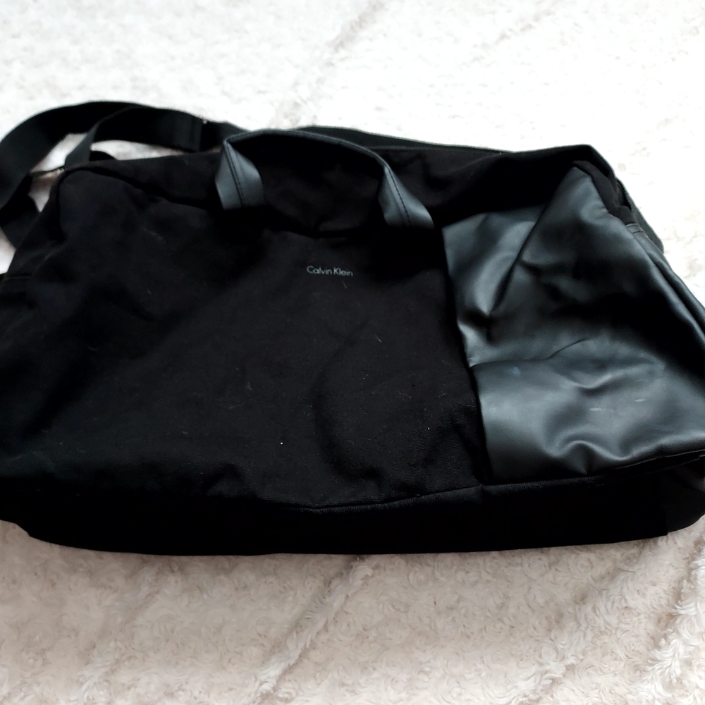 Calvin Klein large lightweight black duffle Carry On travel tote bag